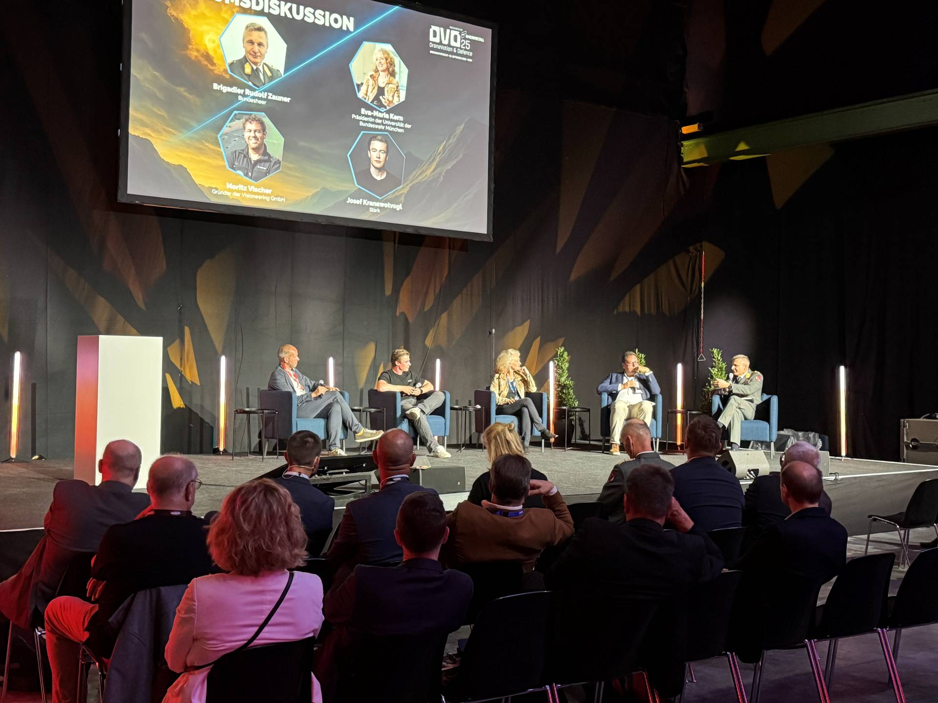 Panel discussion with Brigadier Rudolf Zauner, Head of the Science, Research and Development Department at the Austrian Ministry of Defence, photo: JOANNEUM RESEARCH