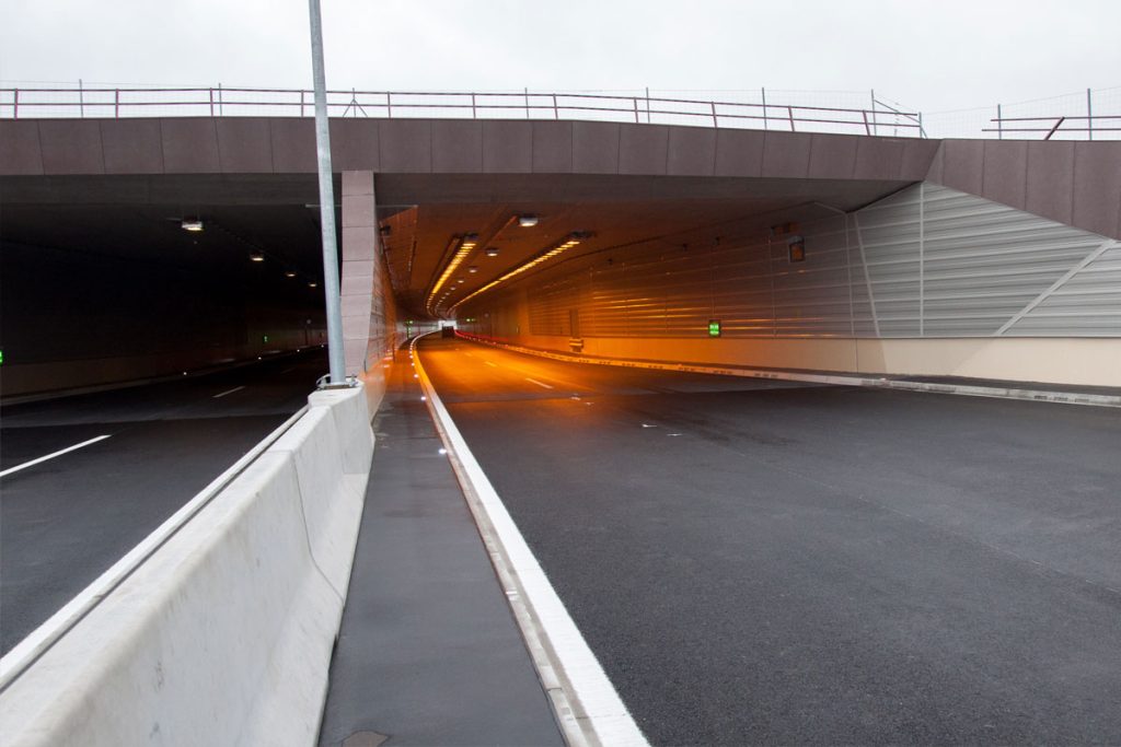 Shortest tunnel equipped with AKUT