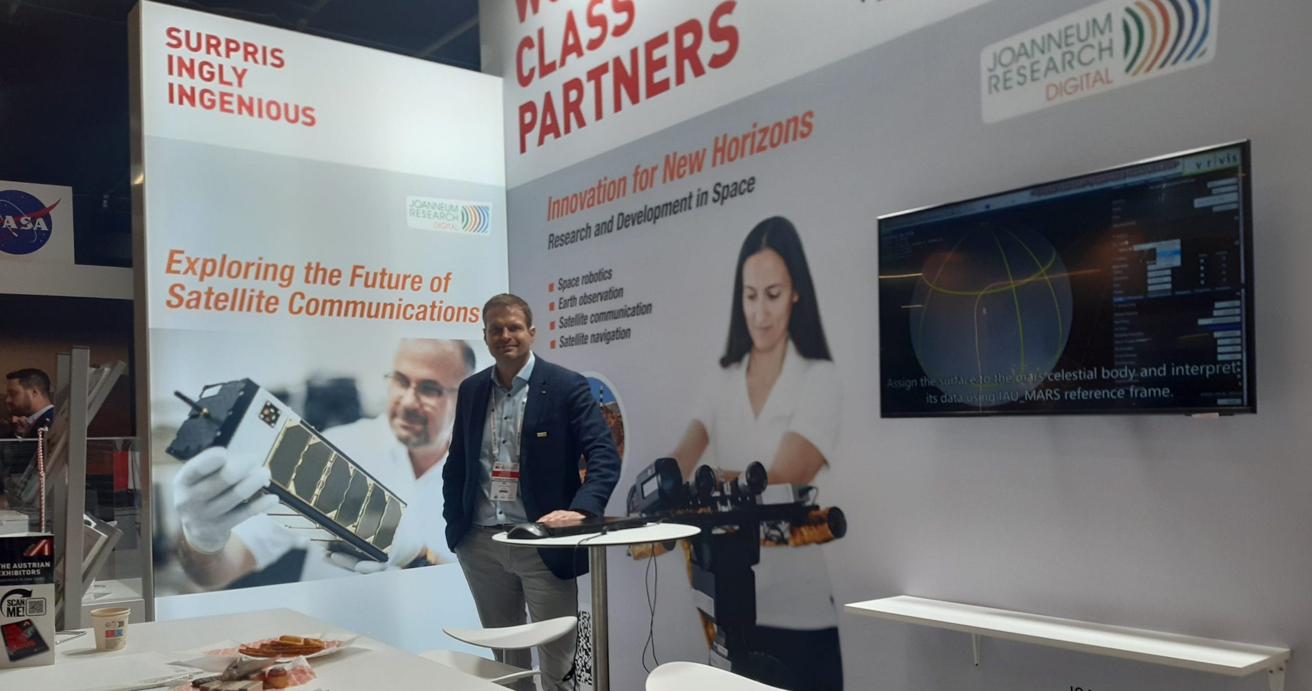 JOANNEUM RESEARCH DIGITAL Institutsleiter Matthias Rüther am Gemeinschaftsstand der WKO Foto: JOANNEUM RESEARCH