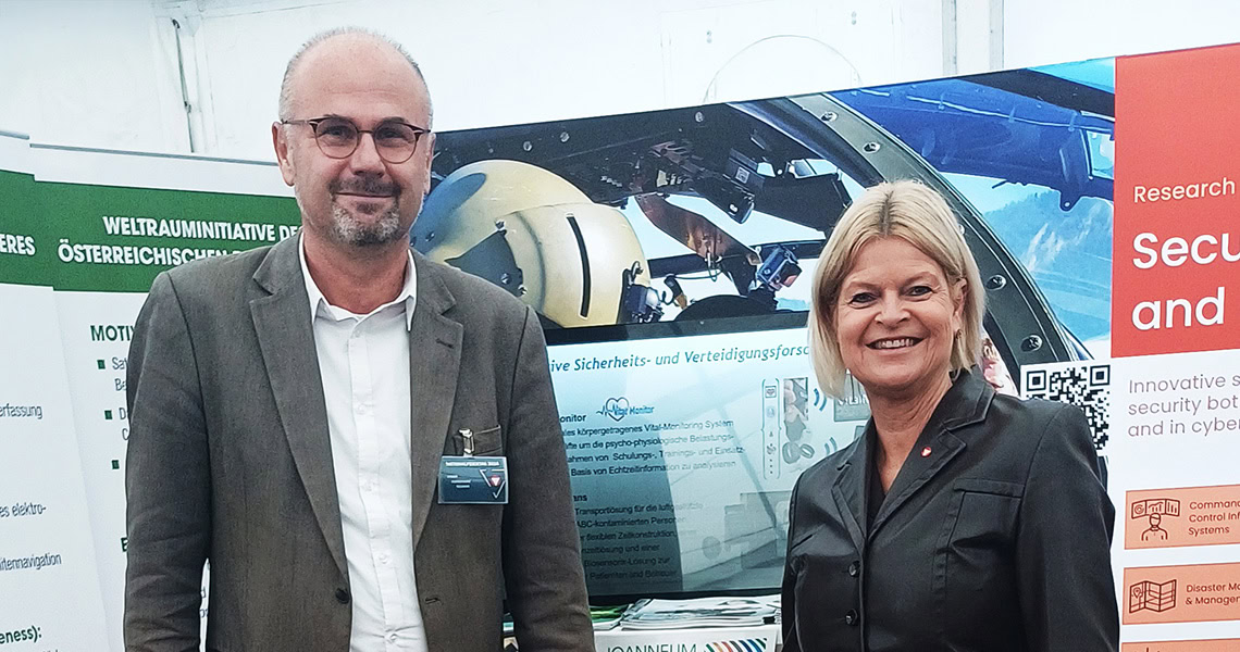 Die Bundesministerin für Landesverteidigung, Klaudia Tanner, war im Zuge der Leistungsschau des Bundesheeres am Stand der JOANNEUM RESEARCH.