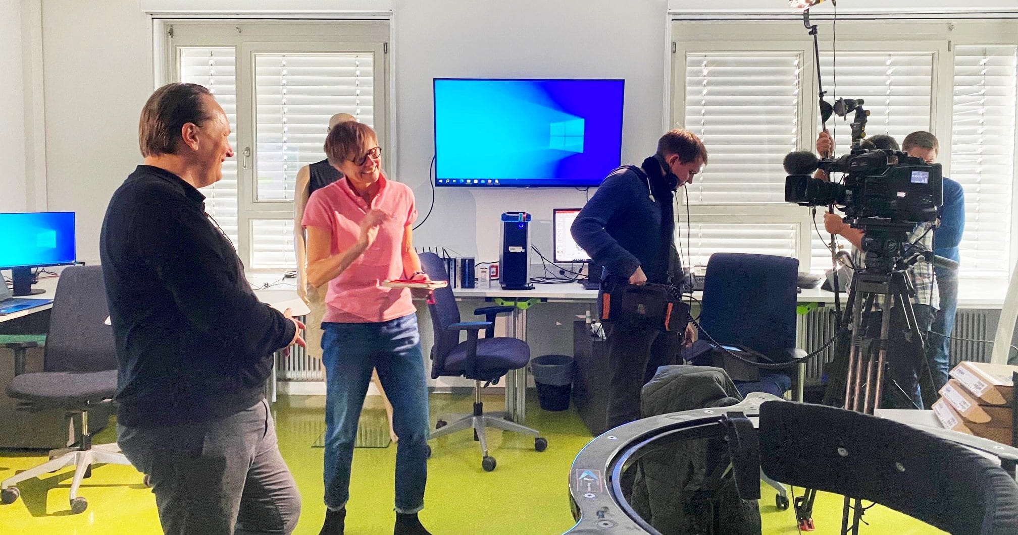 Lucas Paletta von JOANEUM RESEARCH im Gespräch mit der ORF Redakteurin Foto: JOANNEUM RESEARCH