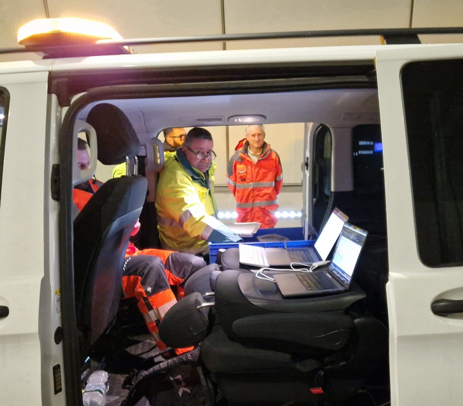 Mario Rodigari im Messbus der JOANNEUM RESEARCH – als Vertreter von Autostrada Pedemontana Lombarda leitete er den Abnahmetest, Foto: JOANNEUM RESEARCH