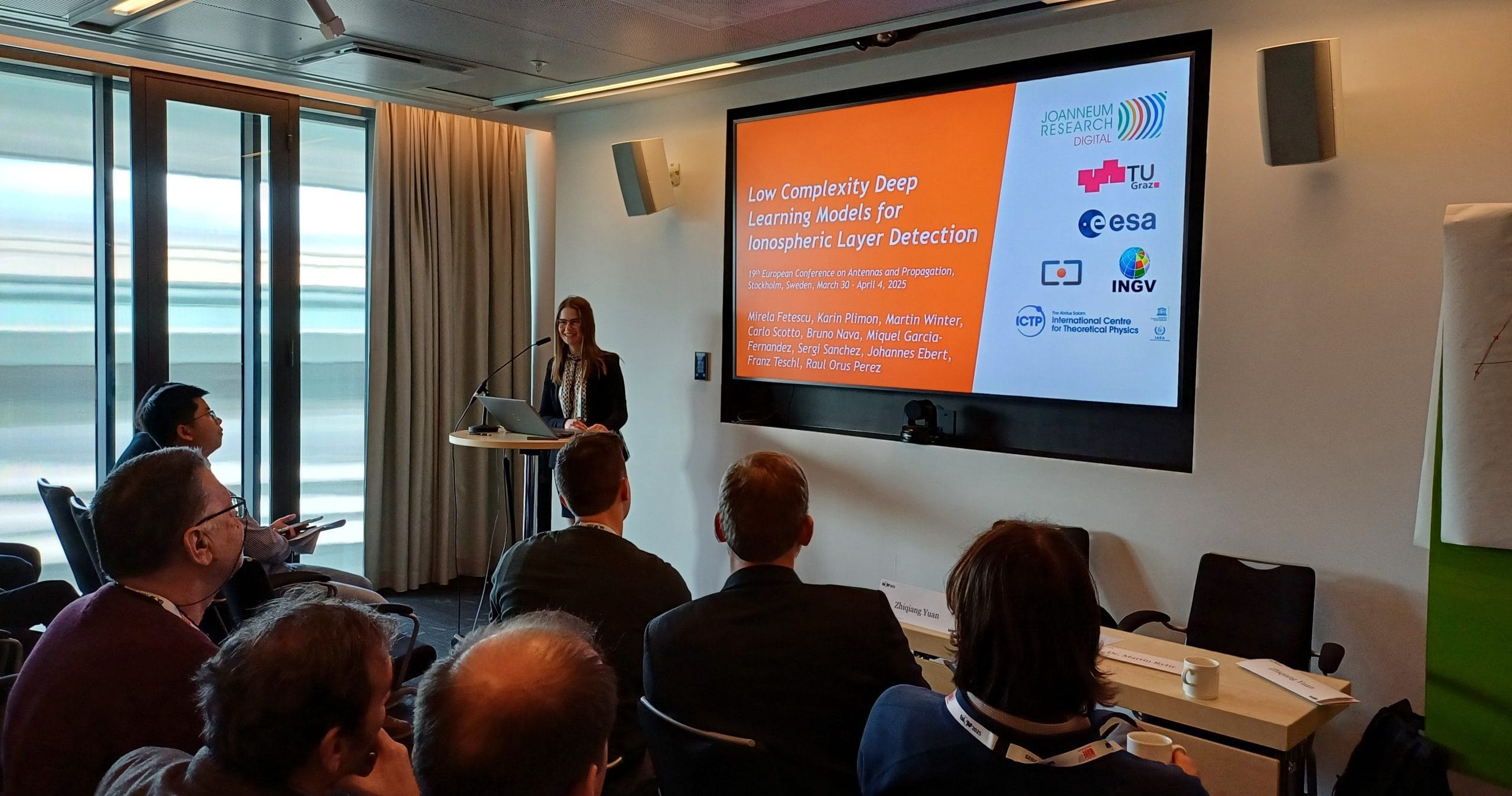 Mirela Fetescu beim Präsentieren ihres Papers Foto: JOANNEUM RESEARCH