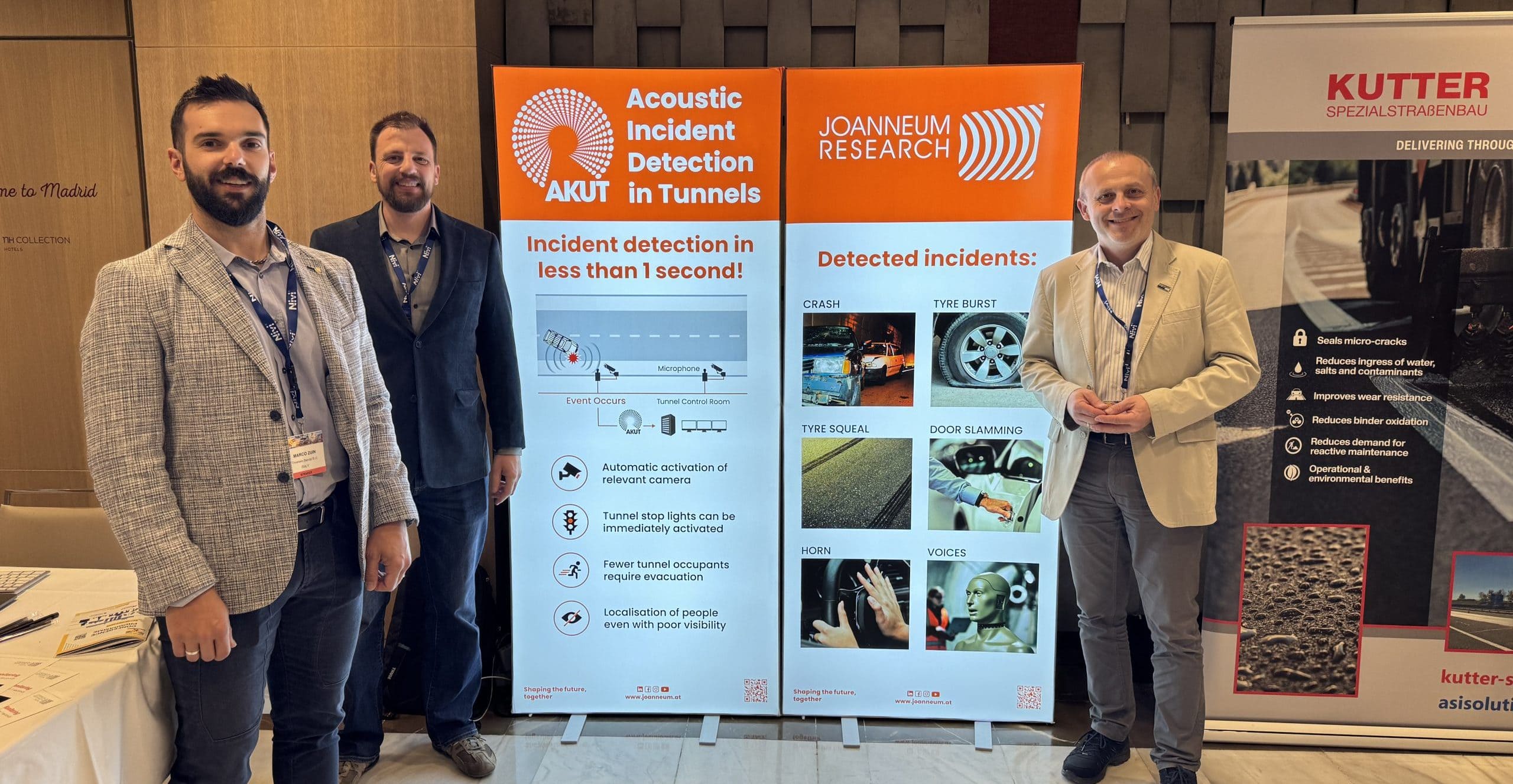 Marco Zuin (Triveneto Servizi, Leiter des Vertriebs von AKUT in Italien), Moritz Fišer (JOANNEUM RESEARCH DIGITAL) und Franz Graf (JOANNEUM RESEARCH DIGITAL) auf dem AKUT-Stand Foto: JOANNEUM RESEARCH