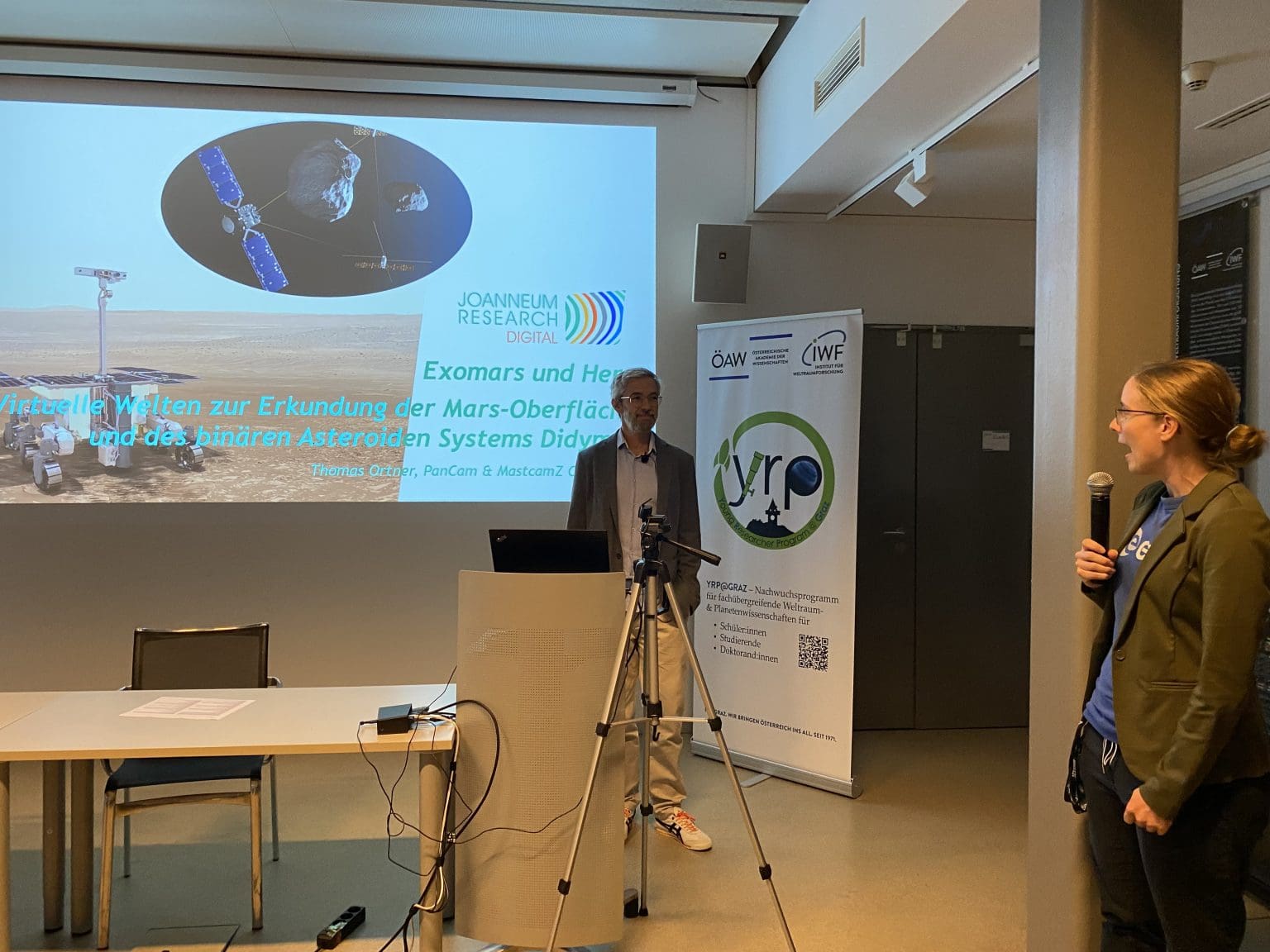 Ruth Taubner vom IWF begrüßt Thomas Ortner