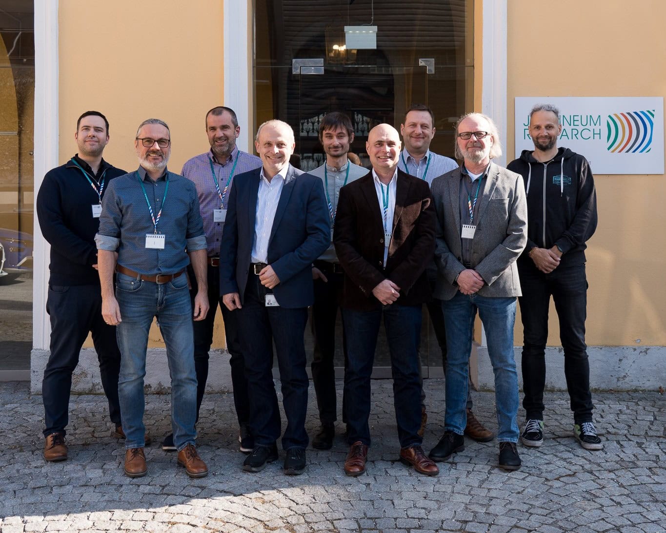 Gruppenfoto vor JR-Zentrale, Foto: Joanneum Research