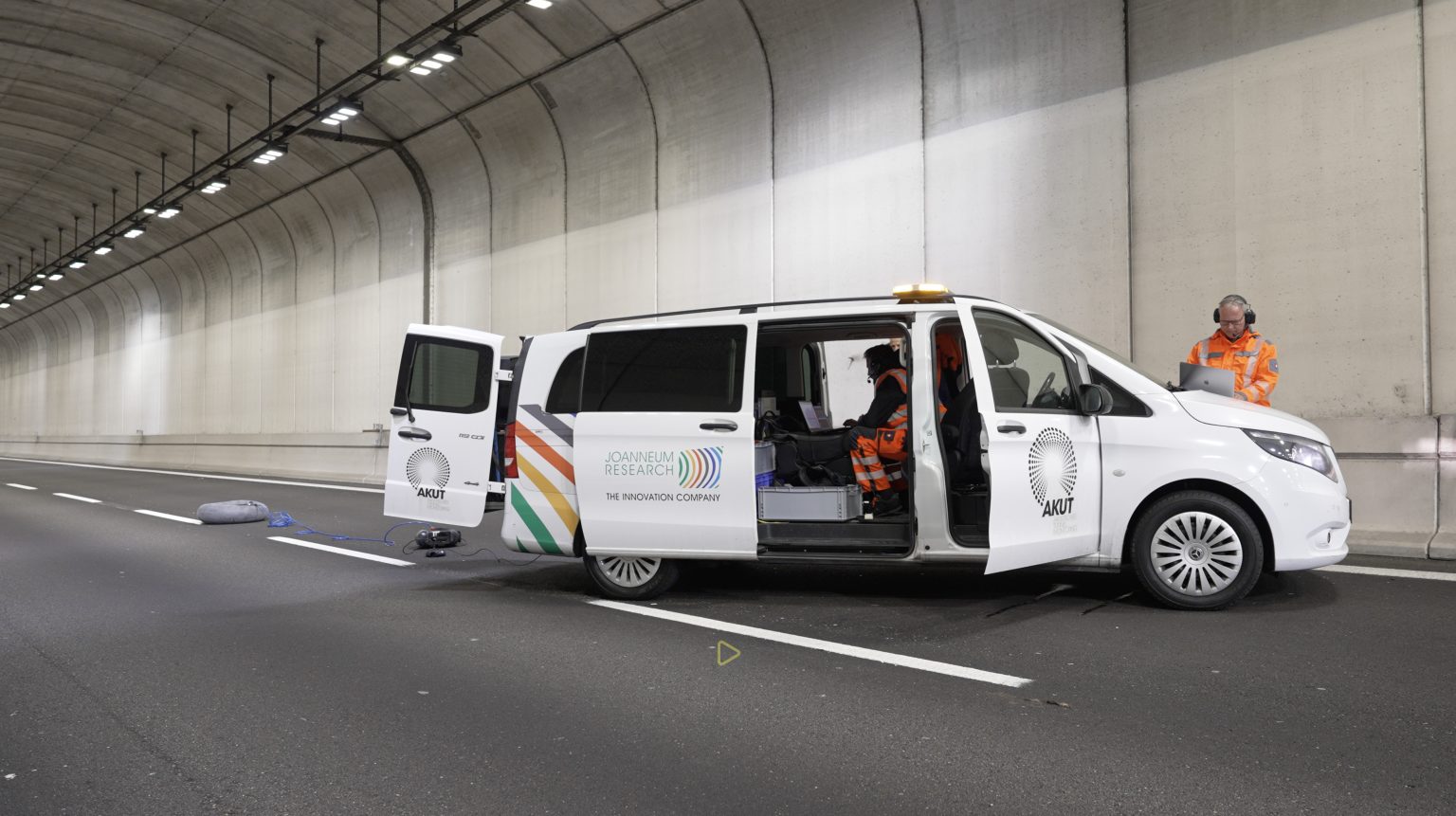 Mit dem Messbus der JOANNEUM RESEARCH wurden einige Testgeräusche abgespielt