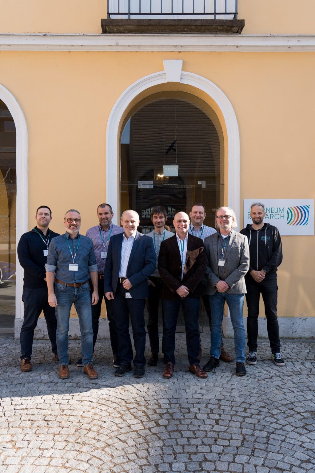 vlnr Bartoloměj Chalupníček (ŘSD), Rudi Anhofer (ASFINAG), Daniel Hošek (ŘSD), Franz Graf (JR), Matuš Honek (Powerdynax), Rudolf Procházka (Powerdynax), Václav Pavlovský (ŘSD), Aleš Lébl (Tunnel Safety Officer, Tschechisches Verkehrsministerium), Karl Radakovitz (JR)