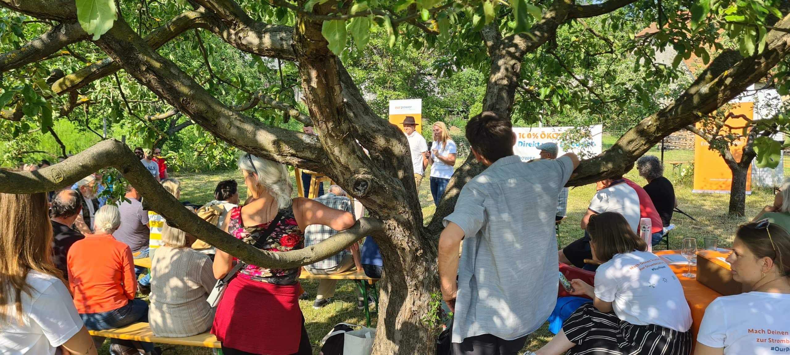 Foto der Energiegespräche im Obstgarten