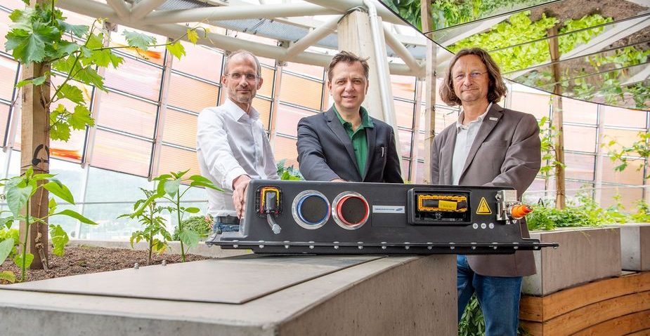 Foto von Martin Beermann, Franz Prettenthaler und Gerfried Jungmeier im Dachgarten.