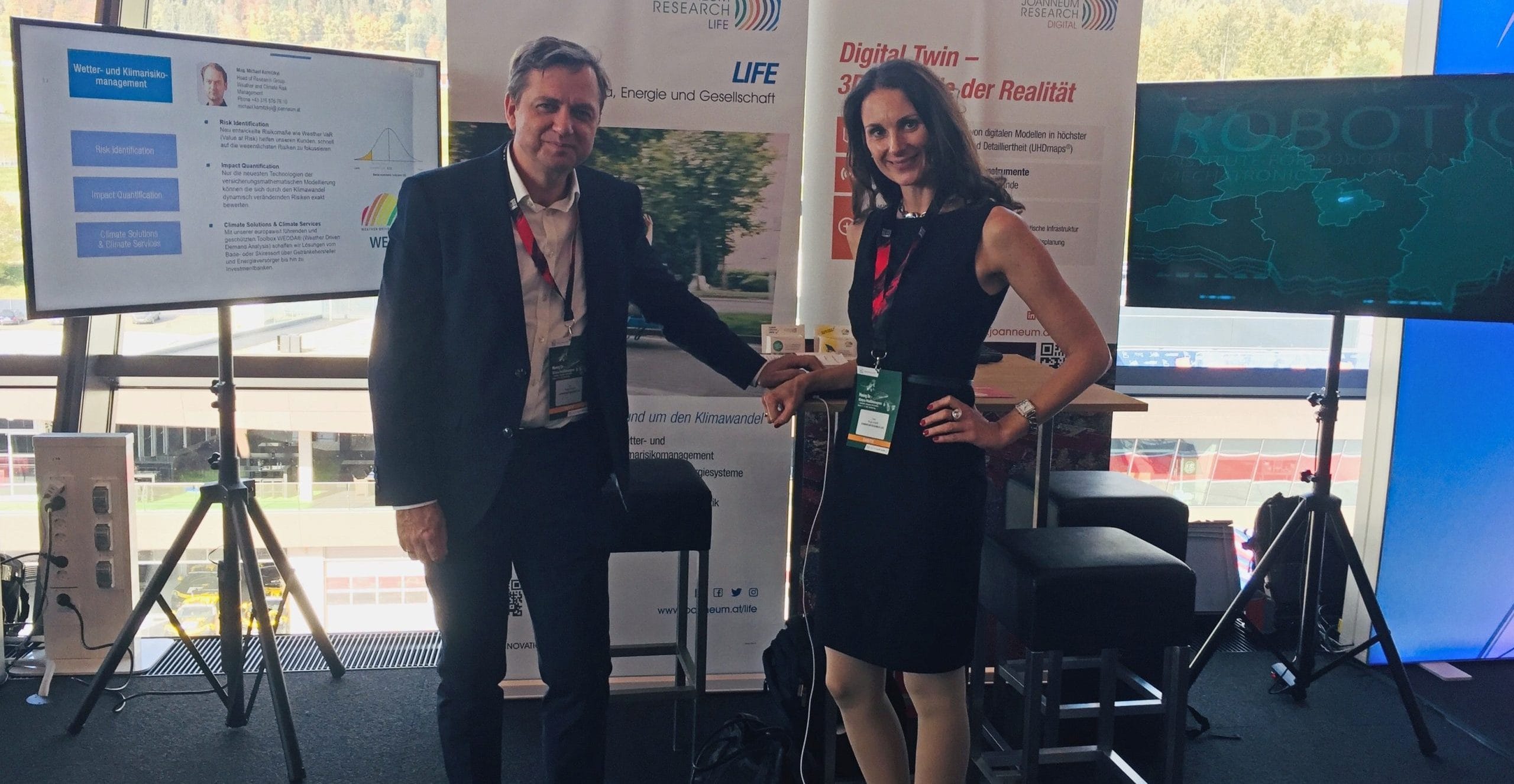 Foto von Dr. Franz Prettenthaler und Dr.<sup>in</sup> Heike Krug-Leitold beim ACstyria Mobilitätskongress in Spielberg