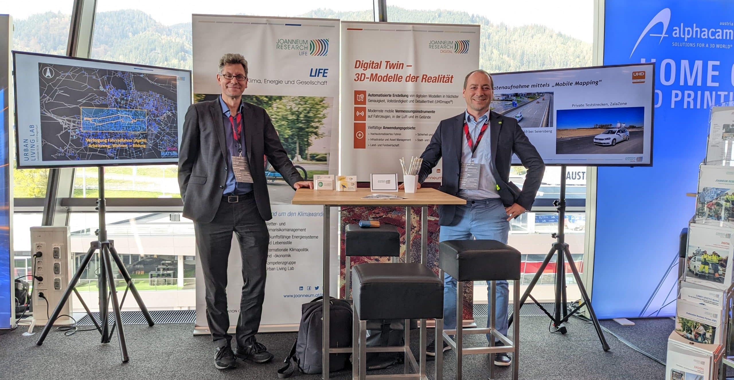 Foto von DI Christian Joachim Gruber von LIFE und DI (FH) Patrick Luley von DIGITAL beim ACstyria Mobilitätskongress in Spielberg