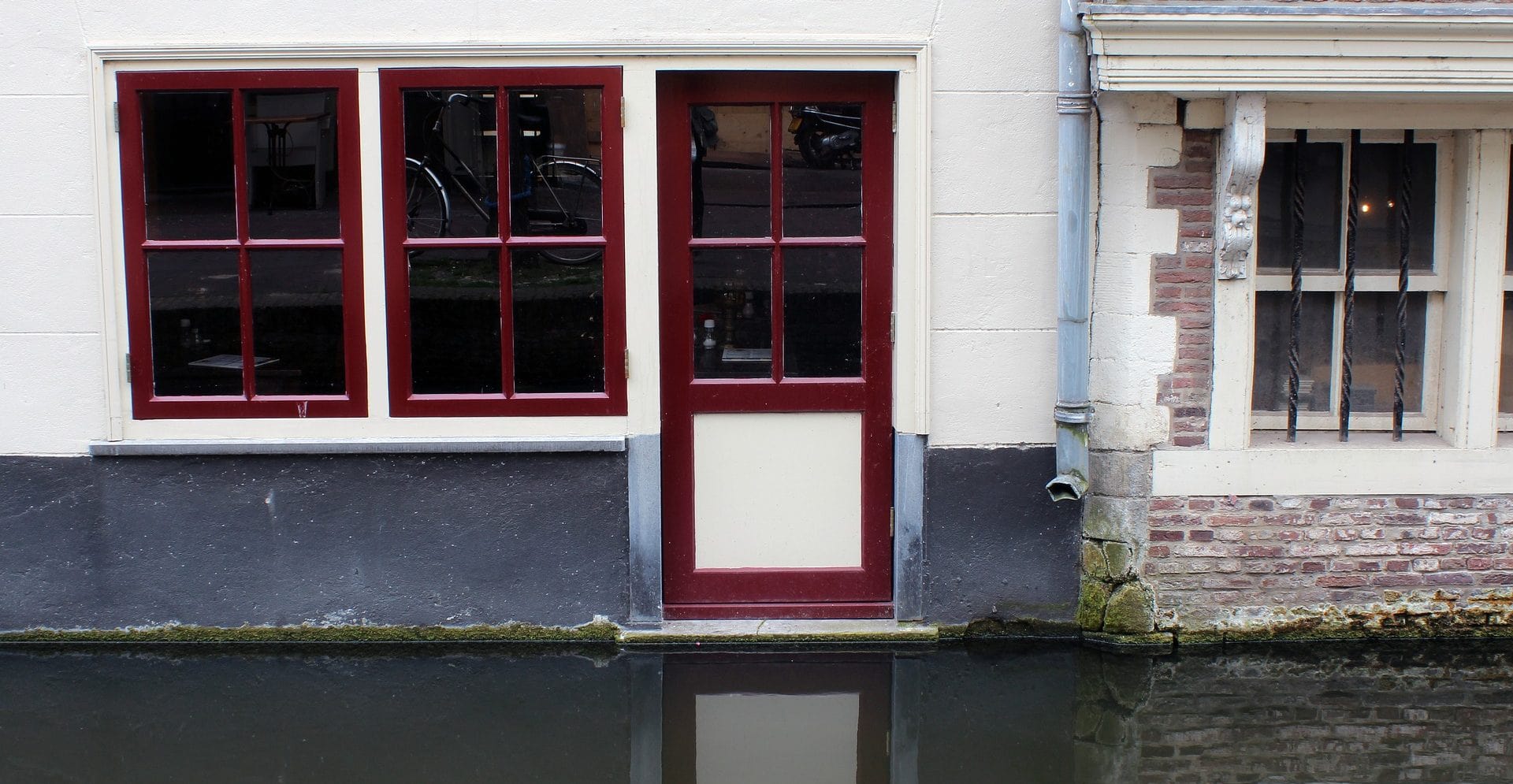 Gasse mit erhöhtem Wasserstand