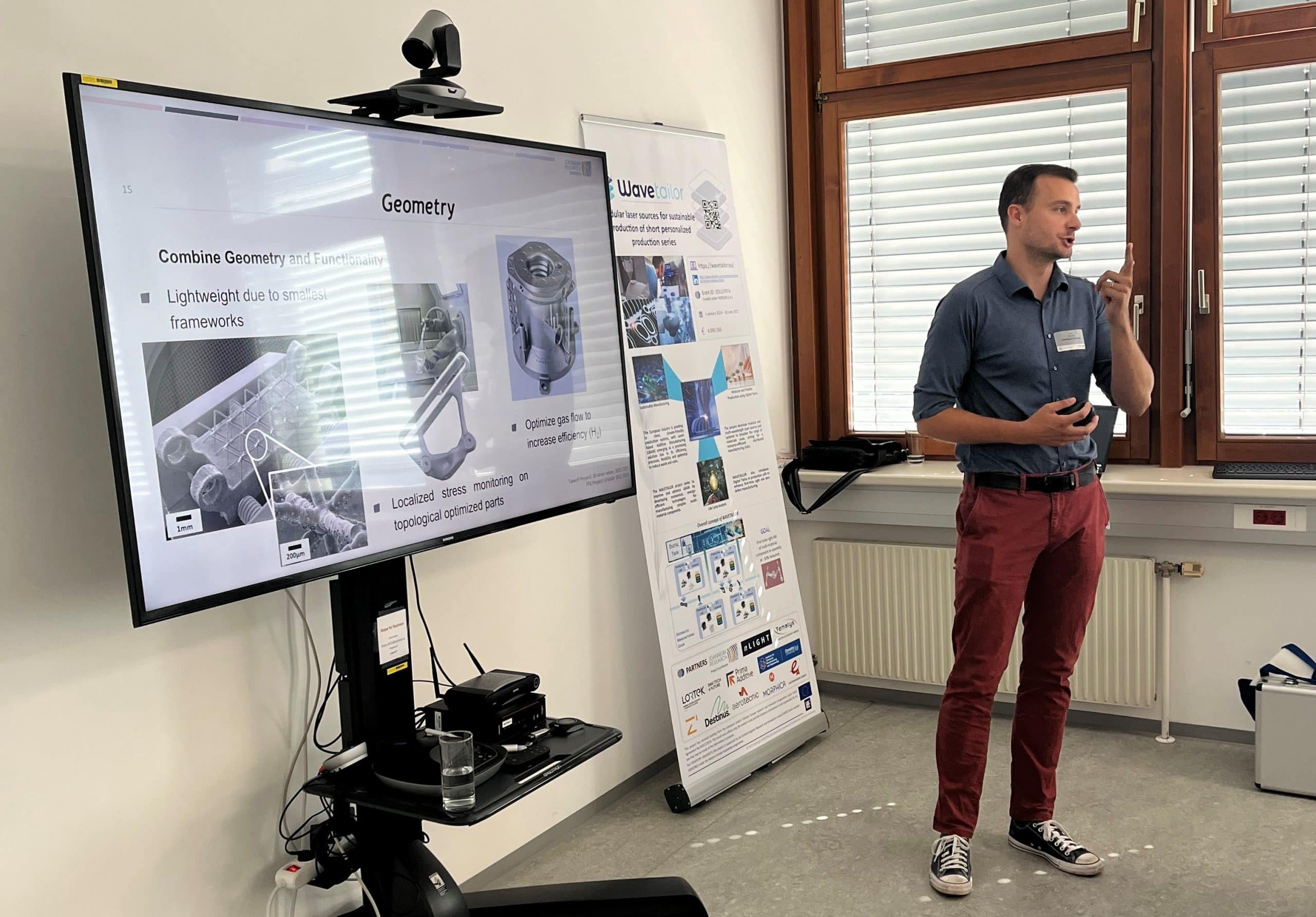 David Wimler von JOANNEUM RESEARCH MATERIALS präsentiert das Thema "Laserschmelzen als Basis für Schweißen, Beschichten und 3D-Druck"