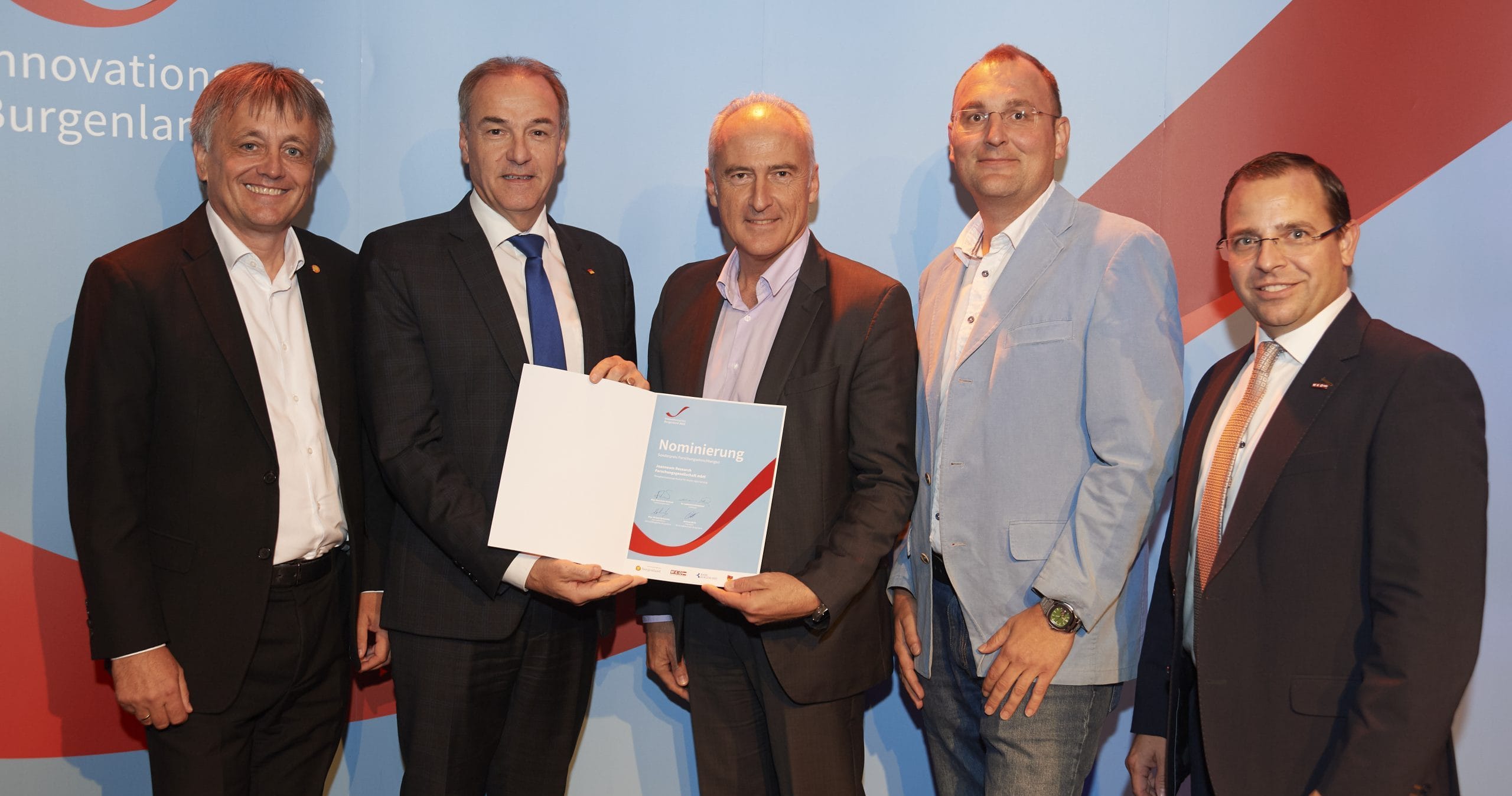 Innovationspreis Burgenland: Überreichung der Nominierungsurkunde an die Forschungsgruppe Smart Connected Lighting: Michael Gerbavsits Wirtschaftsagentur Burgenland, Wirtschaftslandesrat Leonhard Schneemann, JOANNEUM RESEARCH Geschäftsführer Heinz Mayer, Forschungsgruppenleiter Andreas Weiss, Wirtschaftskammer-Präsident Andreas Wirth (v.li.) Foto: Wirtschaftsagentur Burgenland/Emmerich Mädl