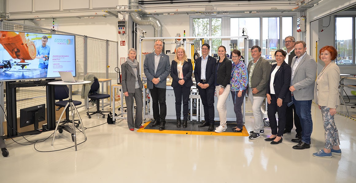 Der Bundesrat versammelt im ROBOTICS Solution Center