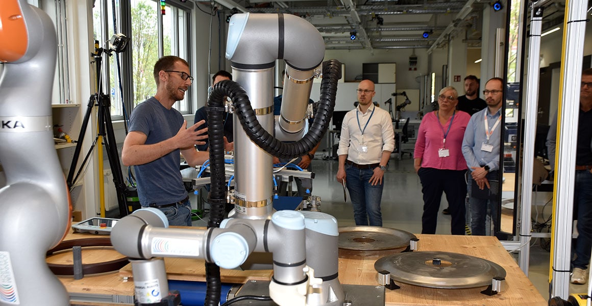 Mitarbeiter*innen der WKNÖ bei uns im ROBOTICS Solution Center zu Besuch.