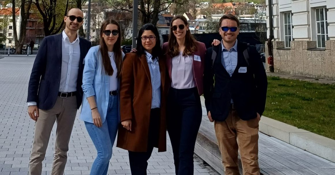 Unsere Expertinnen und Experten in Innsbruck. V.l.n.r. Mara Vukadinovic, Mylena Ferreira-Weratschnig, Clara Fischer, Alexander Weissmann und Lorenzo Miarelli