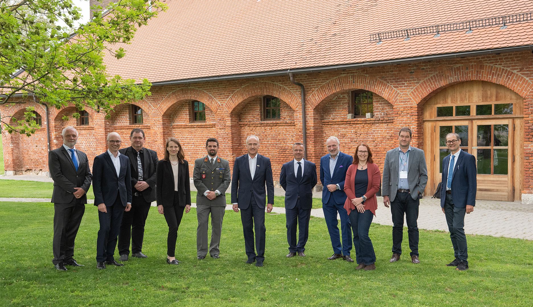 Gruppenfoto mit den Speakern bei der Veranstaltung Lagebild Cycer Security Österreich