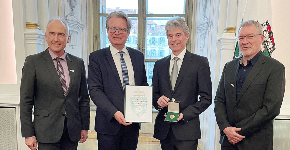 Gruppenfoto: Geschäftsführer Heinz Mayer, Landeshauptmann Christopher Drexler, Prokurist Erwin Kubista und Betriebsrat Ferdinand Golja