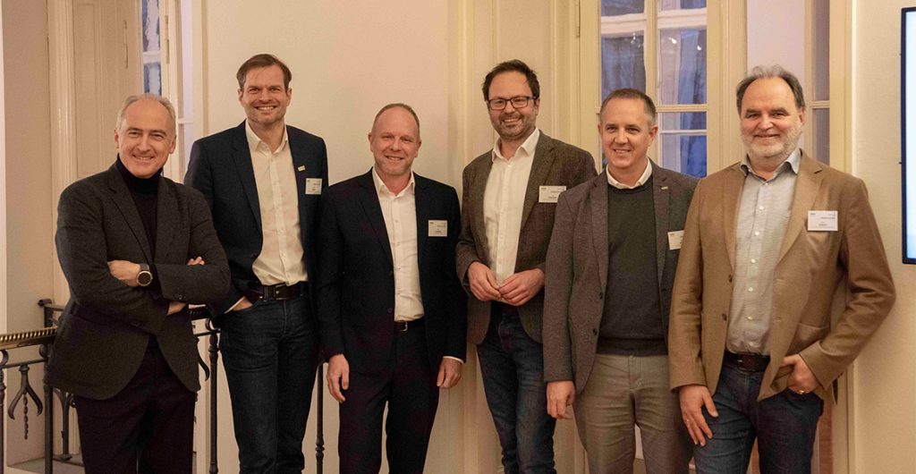 Die Gruppe der Redner bei der Veranstaltung Forum Schiene der Joanneum Research