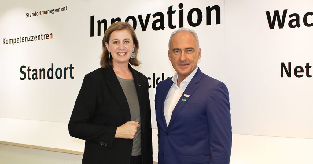 Landesrätin Barbara Eibinger-Miedl und JR-Geschäftsführer Heinz Mayer