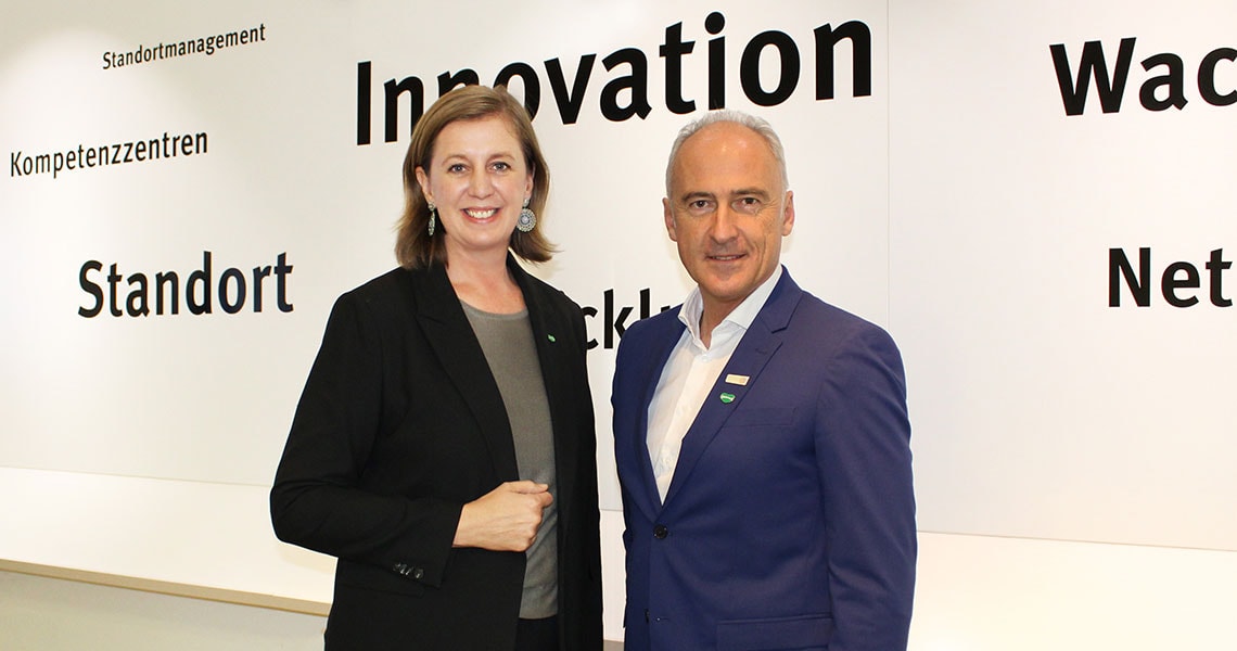 Landesrätin Barbara Eibinger-Miedl und JR-Geschäftsführer Heinz Mayer