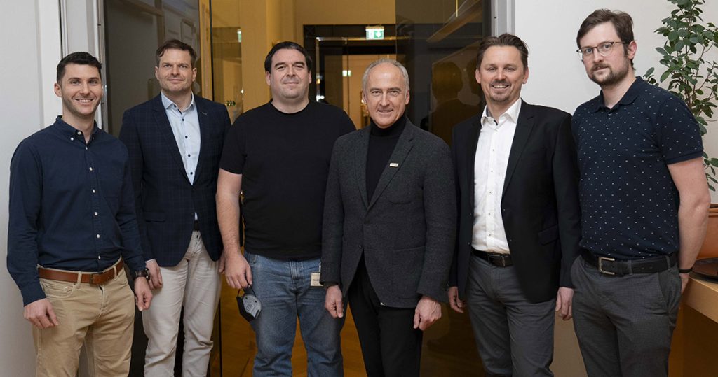 Gruppenbild mit 6 Rednern über Cybersicherheit