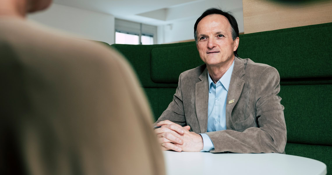 Alexander Almer im Interview. Er ist Koordinator des Geschäftsfelds Sicherheit und Verteidigung in der Joanneum Research.