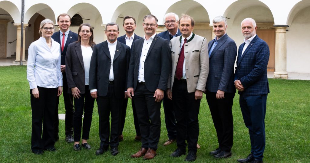 Balanceakt CO2: Hermine Mitter, Gottfried Kirchengast, Birgit Bednar-Friedl, Johannes Freitag, Franz Prettenthaler, Martin Halmer, Frank Uhlig, Werner Brugner, Karl Steininger, Helmut Wiedenhofer (JR) v. li.