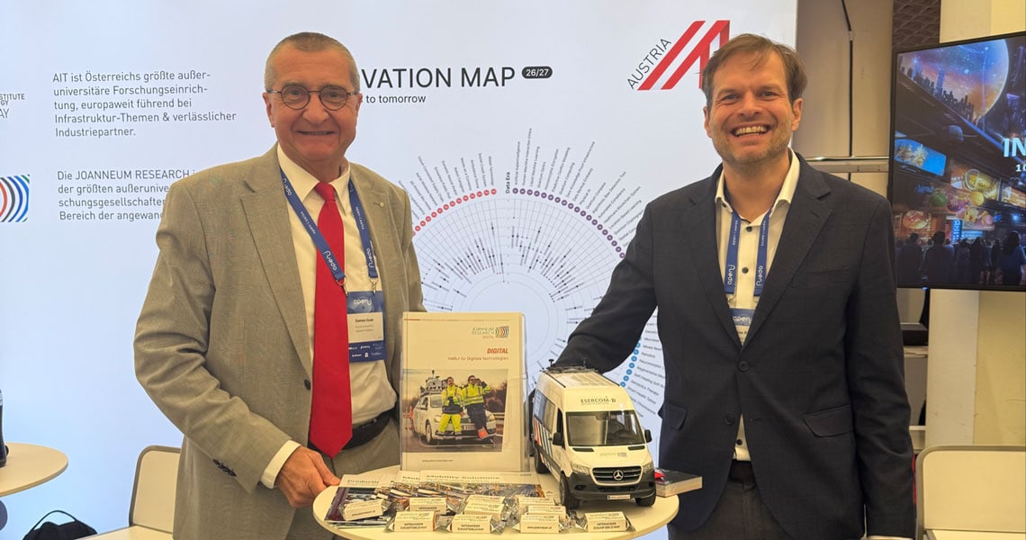 Daniele Cozzi und Matthias Rüther am Stand auf der Schweizer Innovationsmesse Open-i