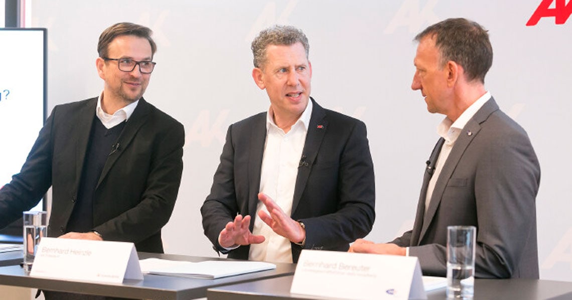 Studienautor Andreas Niederl von POLICIES, AK-Präsident Bernhard Heinzle, und AMS-Landesgeschäftsführer Bernhard Bereuter bei der Präsentation einer Studie zum Thema Bildung