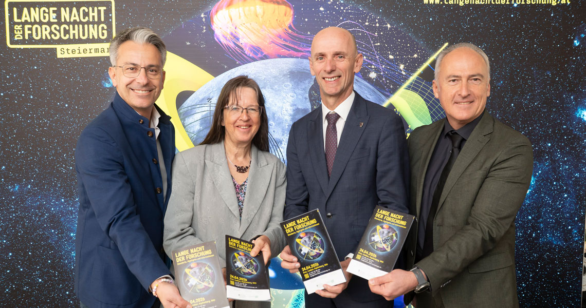 Lange Nacht der Forschung: Kurt Hohensinner (Wirtschaftsstadtrat Graz), Corinna Engelhardt-Nowitzki (Rektorin FH JOANNEUM & Vorsitzende der Steirischen Hochschulkonferenz), Willibald Ehrenhöfer (Landesrat für Wissenschaft und Forschung) und Heinz Mayer (Geschäftsführer JOANNEUM RESEARCH) präsentierten das Programm. Foto: Fischer