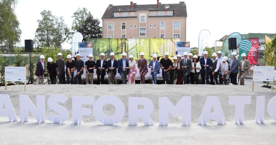 Die Stakeholder beim Spatenstich des Wood Vision Lab